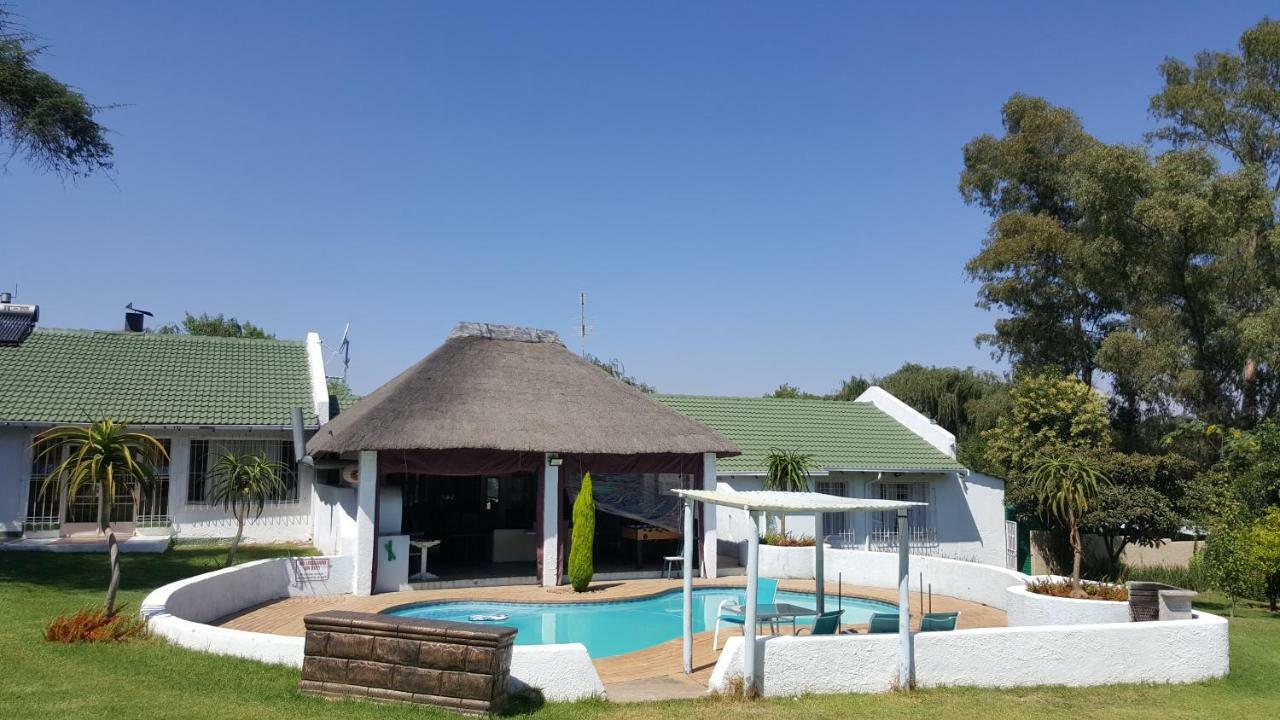 Simbasun Cottages Мидранд Екстериор снимка